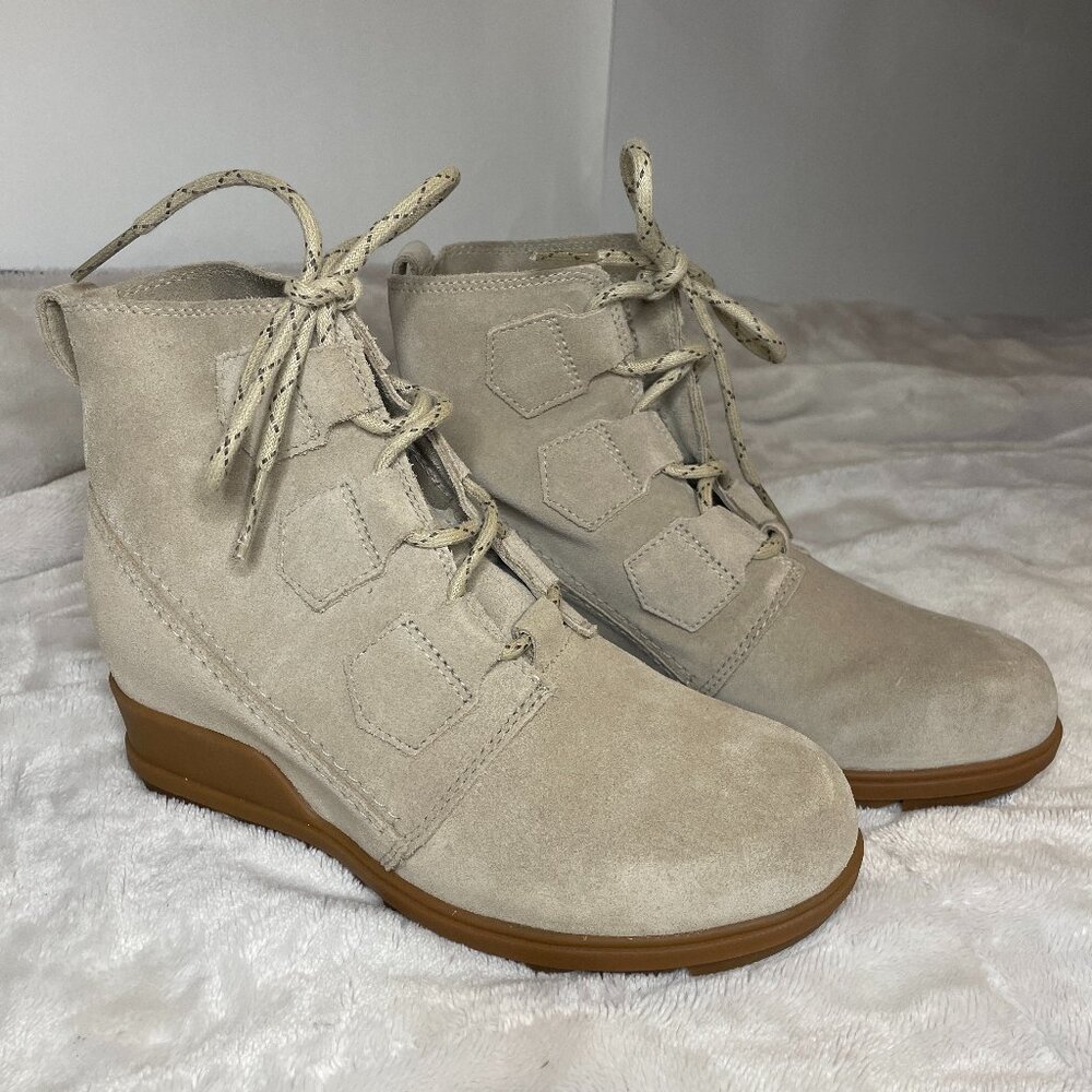 SOREL Evie Lace up Beige Suede Wedge Booties Women's Size 7.5